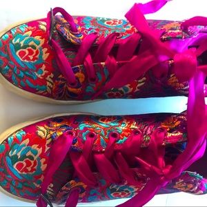 Steve Madden size 7 sneakers